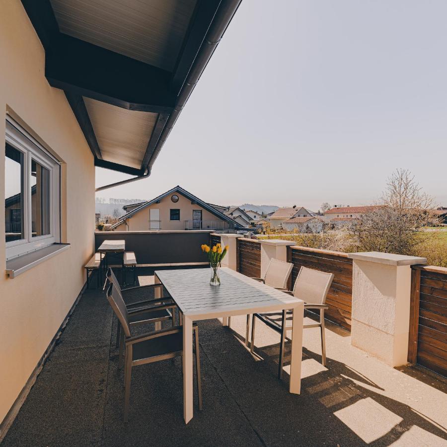 Große Ferienwohnung mit Balkon und perfekter Lage Eggenthal Exterior foto