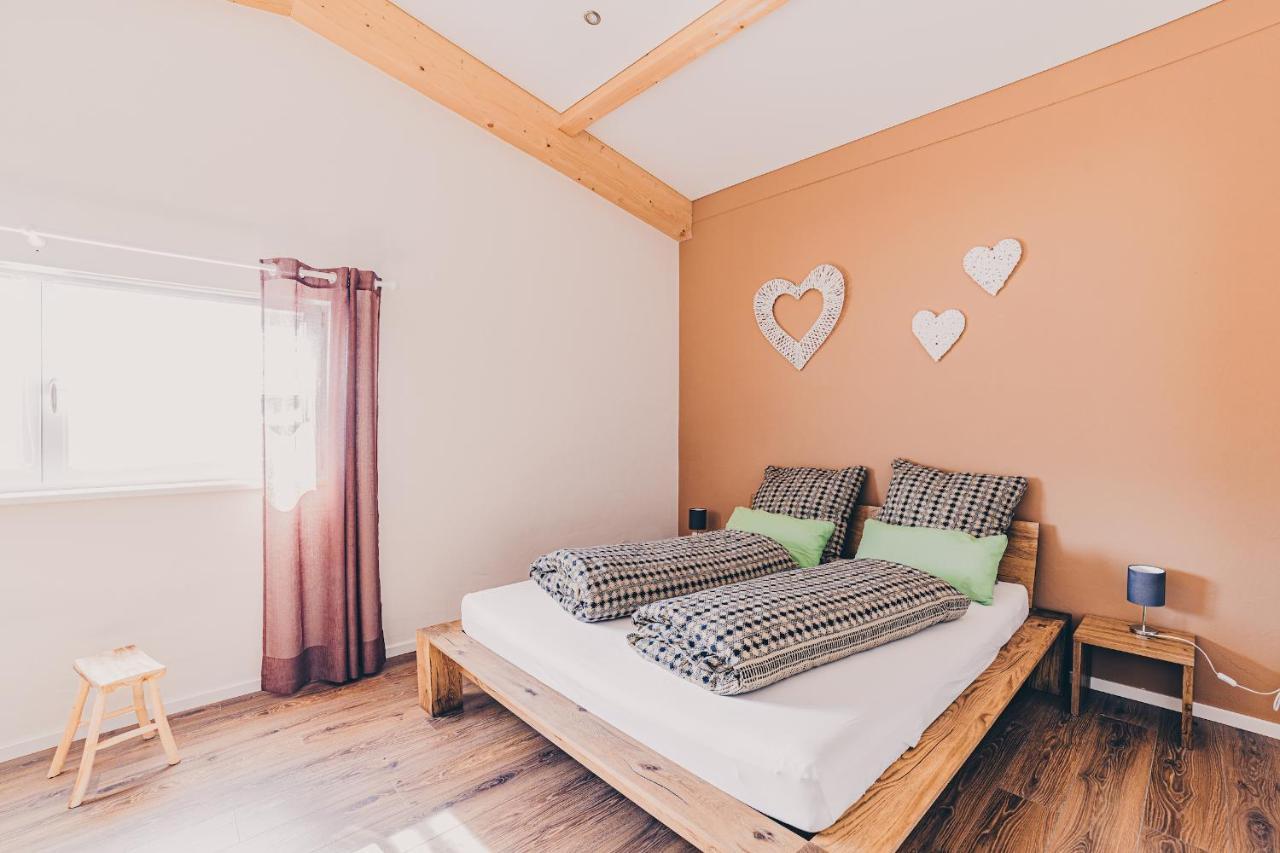Große Ferienwohnung mit Balkon und perfekter Lage Eggenthal Exterior foto